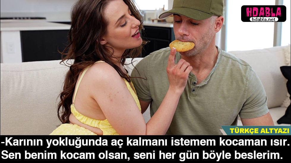 Karım evde yokken yan komşum geldi Elleriyle kurabiye yedirdi